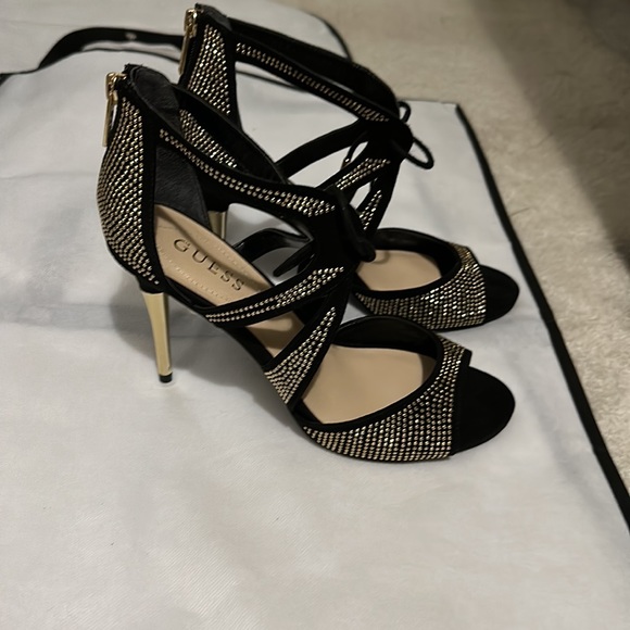 Size 8 Guess glamour heels - Picture 7 of 8